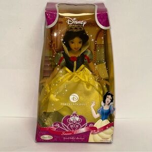 2007 Disney Snow White Royal Ball Collection Porcelain Doll Brass Key